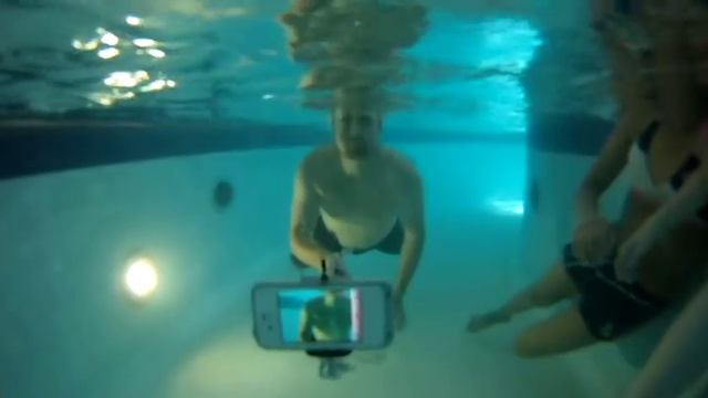 How to film underwater with an iPhone смотреть онлайн