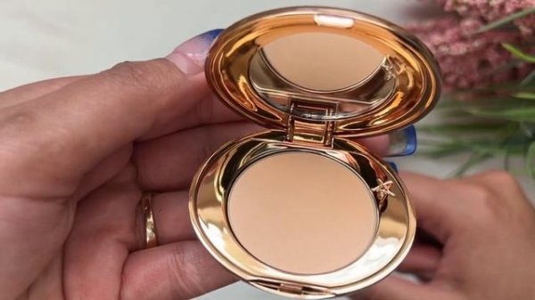 CHARLOTTE TILBURY AIRBRUSH FLAWLESS FINISH SETTING POWDER REVIEW || SHADE-Medium || Worth Buying.?🤔