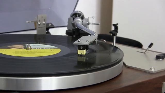 McIntosh 1700 Stereo Receiver & Marantz 6100 Turntable смотреть онлайн