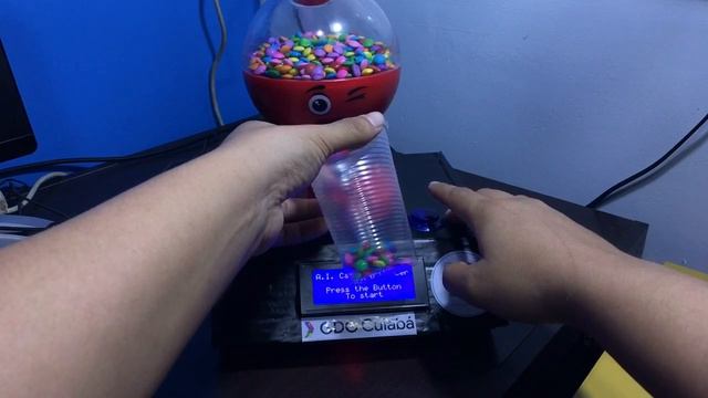 Android Things A.I. Candy Dispenser смотреть онлайн