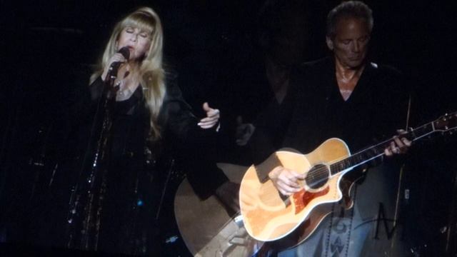 Fleetwood Mac - Landslide (Brisbane, 10.11.2015) смотреть онлайн