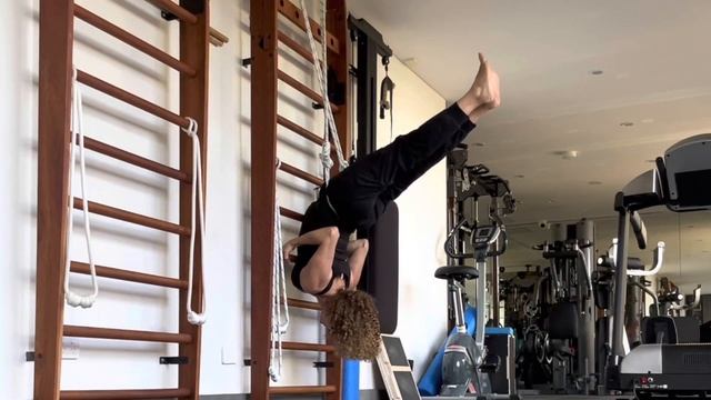 64. Yoga with ropes: Kurunta yoga смотреть онлайн