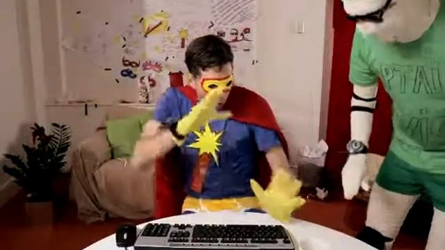 Windows Live Messenger 2011 - The Amazingly Super Talented Iain Lee - Social Updates смотреть онлайн