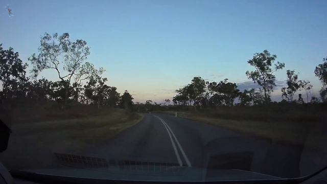 Driving from Dundee to Darwin into the sunset. смотреть онлайн