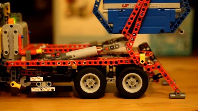 Lego Technic 42024 Container Truck and 8293 Power Functions смотреть онлайн