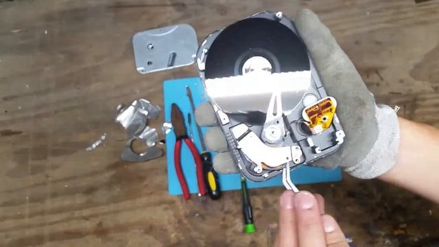 Computer Hard Drive Disassembly/Teardown смотреть онлайн