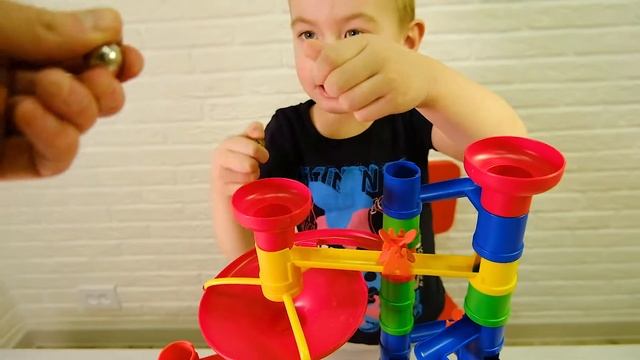 Собрали самый крутой конструктор Веселые горки. Проверили на прочность тяжелыми шариками. смотреть онлайн