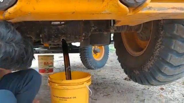 HOW TO CHANGE AXLE OIL IN JCB 3DX PLUS | JCB 3CX PLUS 2022 | смотреть онлайн