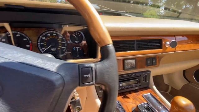 1996 Jaguar XJS Driving смотреть онлайн