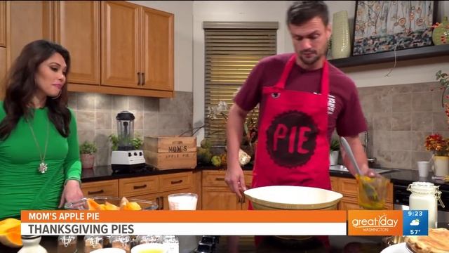 Holiday baking tips from Mom's Apple Pie Bakery смотреть онлайн