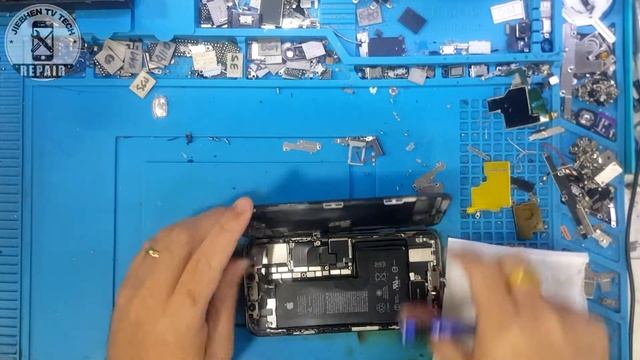 iPhone xs Lcd screen Replacement look! смотреть онлайн