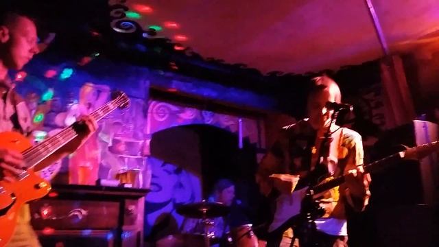 Bending Space (Acid Valley Nomads) He Made Friends with a Window Pane смотреть онлайн