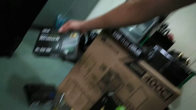 Sneak peak of a cheeky PC build! смотреть онлайн