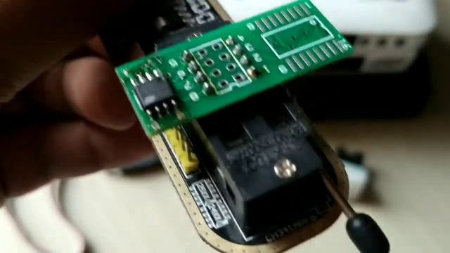 How recover dead dettol box using CH341A Programmer смотреть онлайн