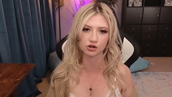 AI Tracking Webcams: Insta360 Link and Lovense for adult content creators