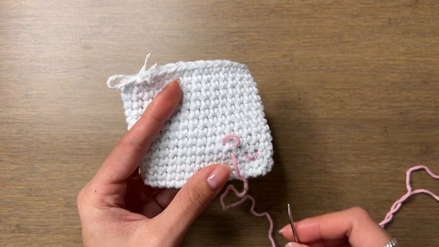 Crochet Mini Strawberry Drawstring Pouch Tutorial | Crochet Airpods Pouch смотреть онлайн