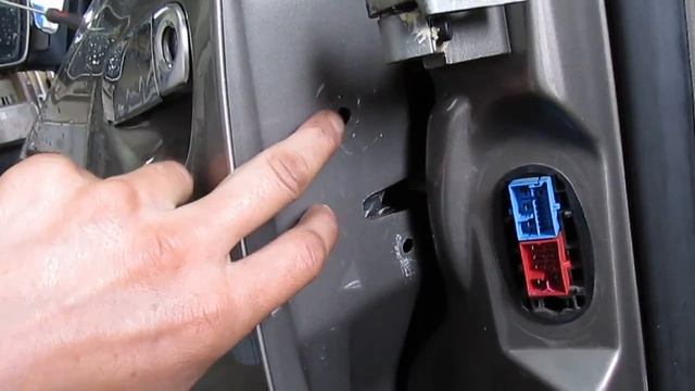 Как открыть переднюю дверь если заклинил замок смотреть онлайн