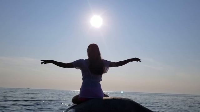 Nina Soyfer - ALIVE смотреть онлайн