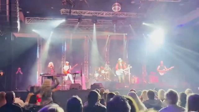 Twisted Gypsy: A Power Tribute to Fleetwood Mac. 100% LIVE MUSIC played by the band. No extra track смотреть онлайн