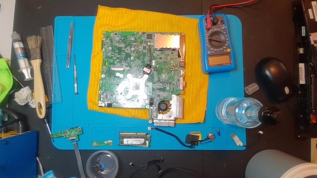Montagem parcial para testes no gabinete corrigido - LG R480 - vídeo 9 (parte 1/2) смотреть онлайн