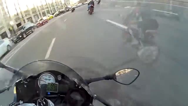 BMW S1000RR и Honda FireBlade Repsol Мафия (вилли тайм) смотреть онлайн