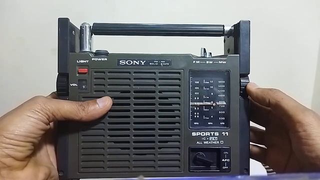 راديو سونى موديل ICF - 111B منعدد الموجات  -  Sony Radio Model ICF - 111B Of Multiple Bands