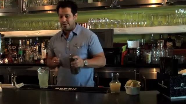 How to Make a Sour Apple Martini смотреть онлайн