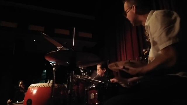 China Vlog 3 / Climbing out Windows and tons of playing. смотреть онлайн