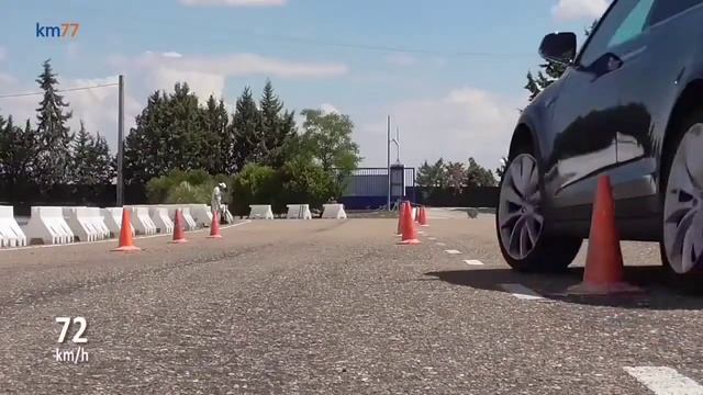 Tesla Model X vs Mustang Mach-e Electric car Moose test 2022 смотреть онлайн