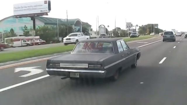 NICE OLD PLYMOUTH FROM THE 60'S I SAW IN TRAFFIC IN FLORIDA смотреть онлайн