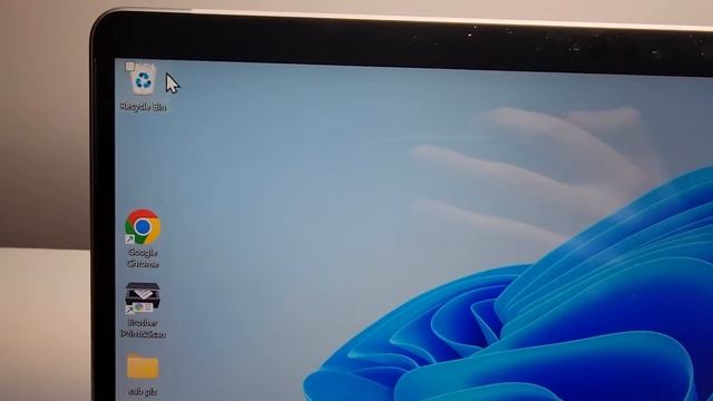 How to Hide Desktop Icons on Windows 11 or 10 PC смотреть онлайн