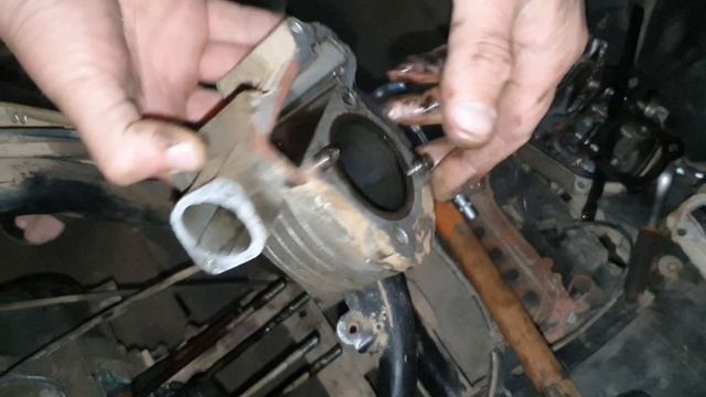 Скутер с интересной редкой поршневой смотреть онлайн