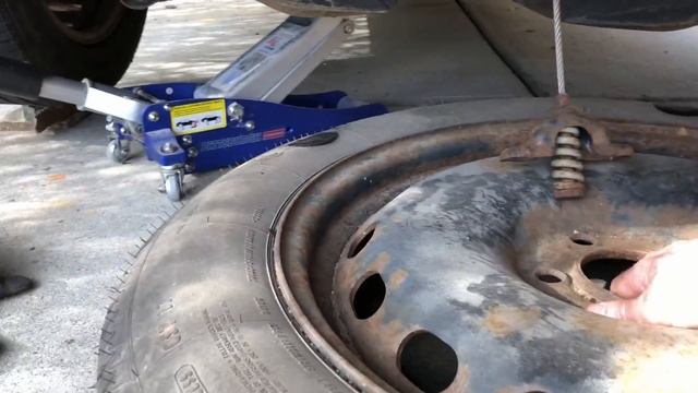 Where is the Spare Tire? Land Rover - How to Remove and Replace. LR3 - LR4 смотреть онлайн