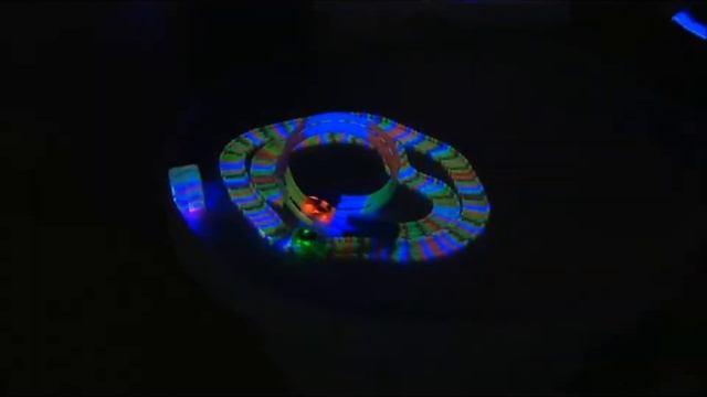 Светящаяся трасса Magic tracks смотреть онлайн