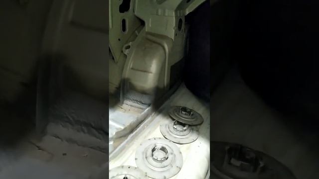 Пришлось снять всю обшивку багажника, чтобы узнать где живёт сверчок seat cordoba смотреть онлайн