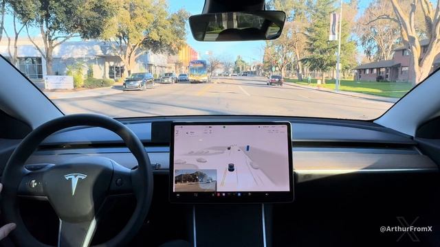 FSD Beta 12 - Cross Traffic Does Not Stop смотреть онлайн