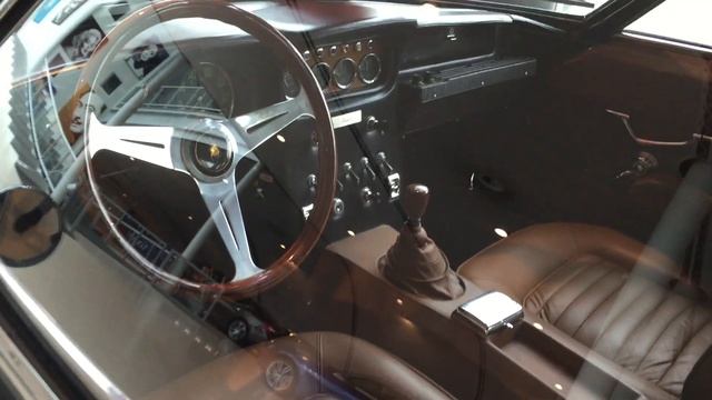Lamborghini 400 GT 2+2 смотреть онлайн