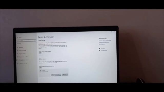 Manage Two User Accounts In Windows 10 смотреть онлайн