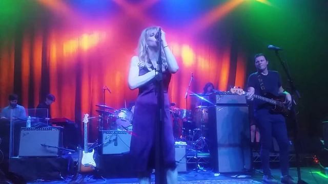 Courtney Love covers Fleetwood Mac's Silver Springs at Fleetwood Mac Fest 2/9/16 смотреть онлайн