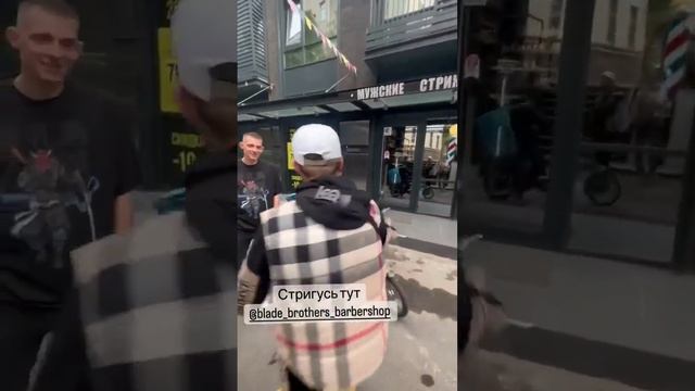 Паша Техник купил Майбах и приехал в барбершоп смотреть онлайн