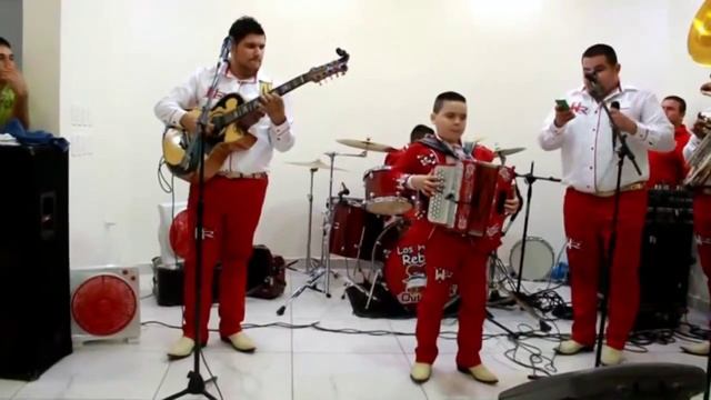 Alex y Chito Soto con Los Webos Rebeldes - Aqui Estoy смотреть онлайн