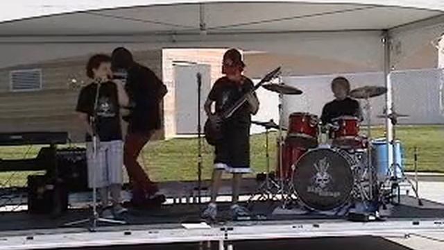 High Voltage Gannon Chris Gabe Jaxson Blitzkrieg Bop Farmers Mar.wmv смотреть онлайн