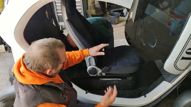 How to install a comfortable seat in your Twizy смотреть онлайн