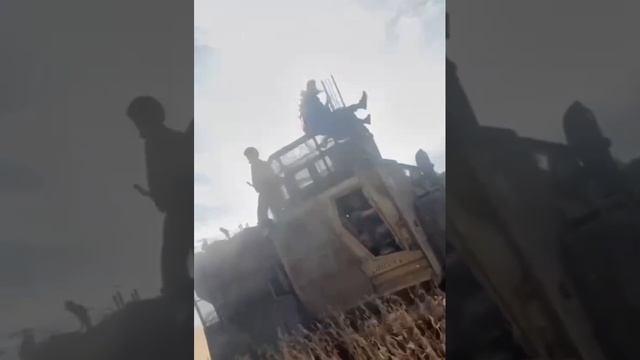 ⚡️СВО 18+ Бойцы 1434-го полка «Ахмат-Чечня» затрофеили американский бронеавтомобиль Oshkosh M-ATV смотреть онлайн