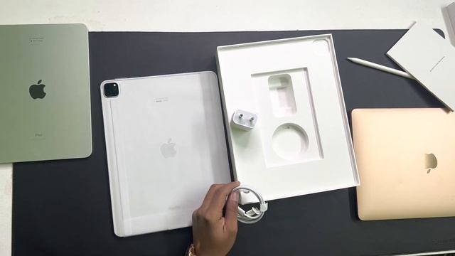 UNBOXING - The Incredible iPad Pro 2022 M2 Chip Set! смотреть онлайн