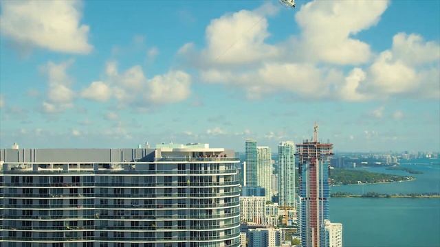FLYING JELLYFISH BOWLS - 500 GALLON CUSTOM AQUARIUM DELIVERED BY HELICOPTER TO A MIAMI PENTHOUSE смотреть онлайн