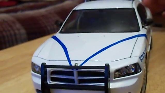 1/18 Arkansas State Trooper Police Dodge Charger Welly смотреть онлайн
