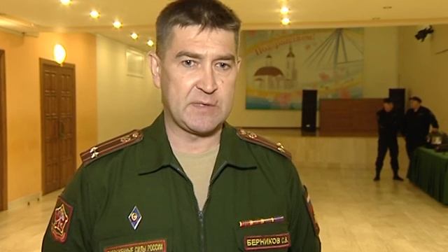 Подержать оружие и послушать о солдатских буднях смогли 600 череповецких школьников и студентов смотреть онлайн