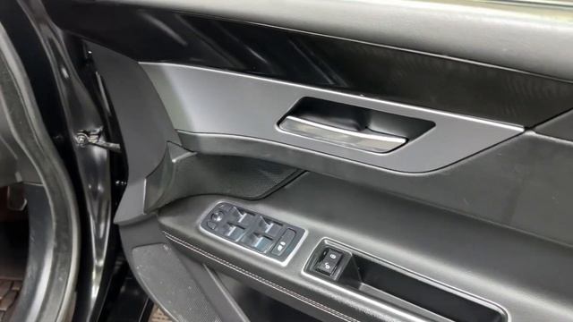 JAGUAR XF 2.0 R-SPORT 4d 177 BHP смотреть онлайн