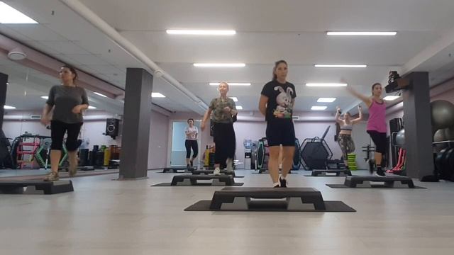 СТЕП АЭРОБИКА ЦЕЛАЯ ТРЕНИРОВКА / STEP AEROBICS смотреть онлайн